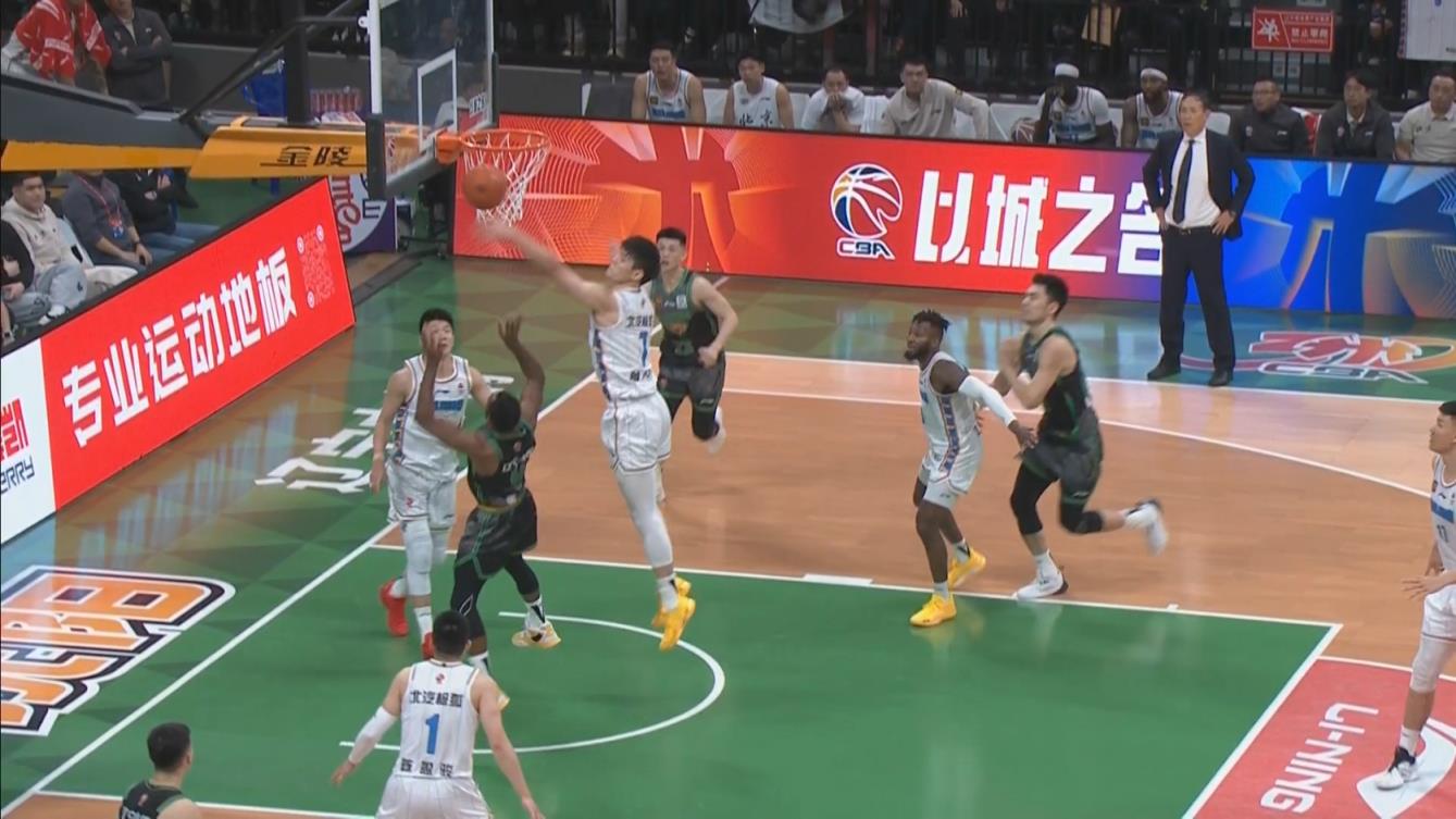 曾凡博釘板血帽弗格上籃 本場(chǎng)個(gè)人第6個(gè)蓋帽！